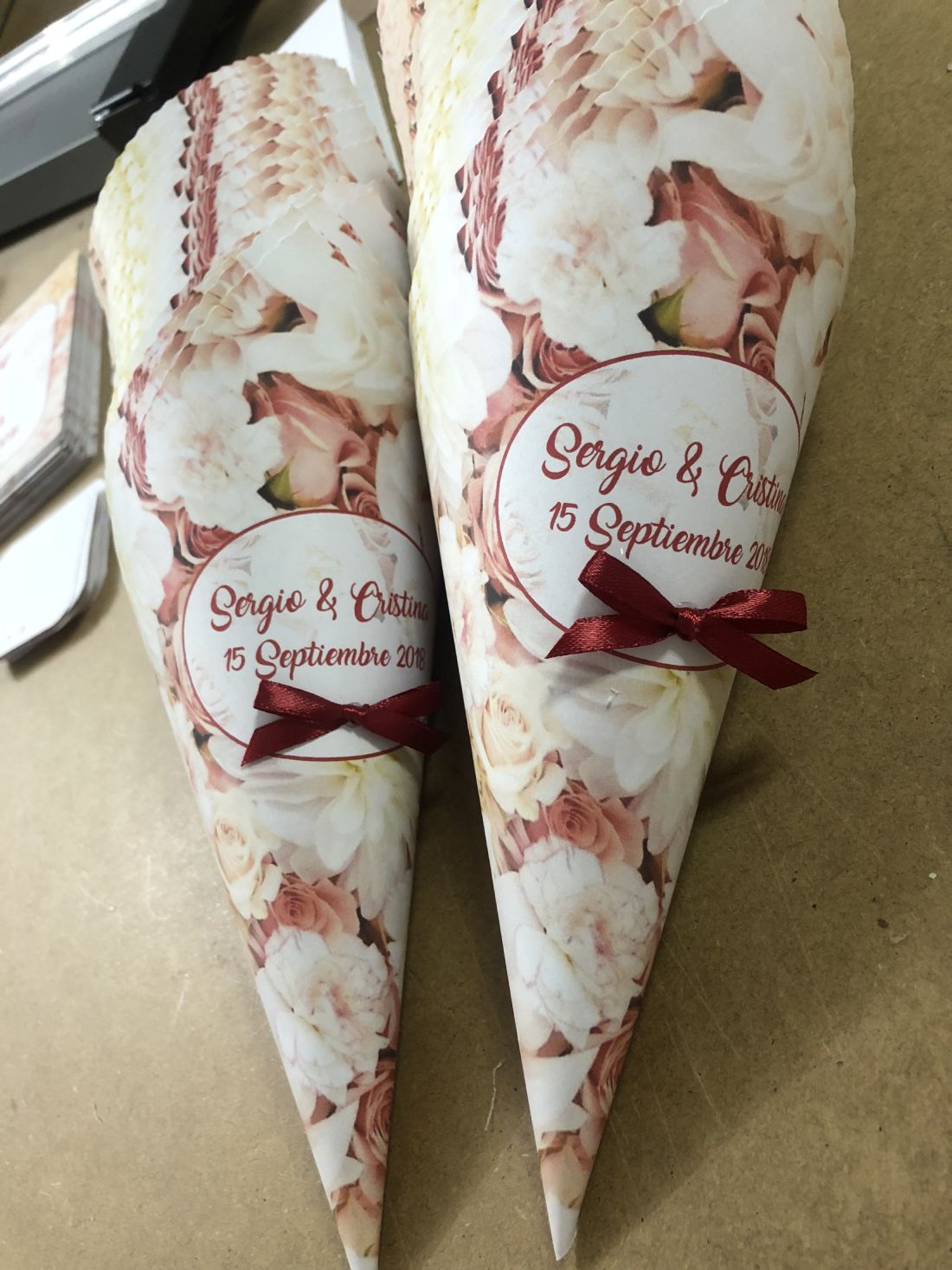 Cono boda flores naranjas - Imagen 2