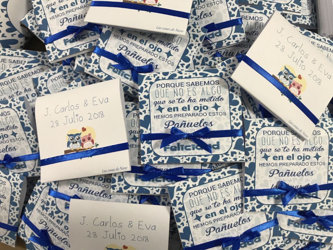 Lágrimas de felicidad corazones azules y búhos