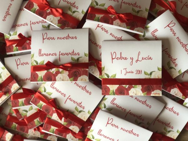 Lágrimas de felicidad rosas rojas y blancas
