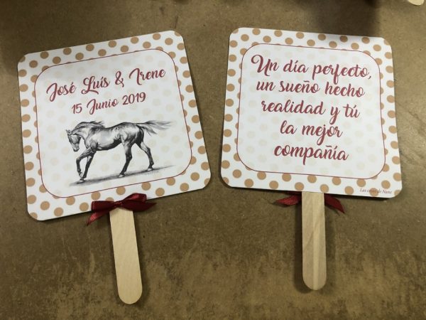 Pai pai boda fondo blanco con topos marrón