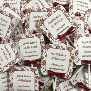 Piruleta de agradecimiento fondo rosas rojas