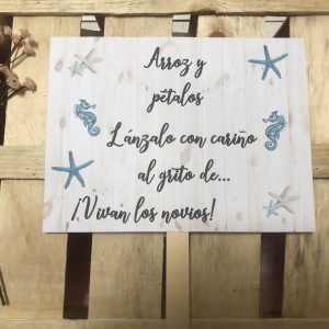 Cartel arroz y pétalos fondo marinero