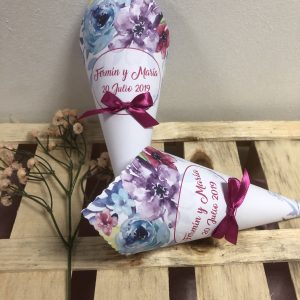 Cono fondo flores acuarela moradas