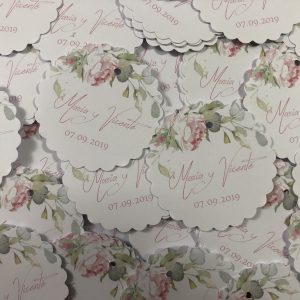 Tarjeta para detalles fondo flores rosa claro y hojas