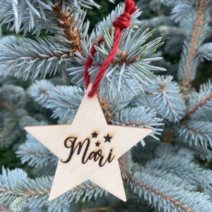 Estrella de navidad en madera personalizada con el nombre