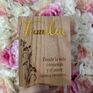 Portafotos Familia con ramo y mariposa