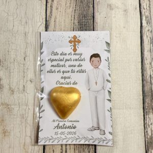 Tarjeta de agradecimiento con bombón niño hojas olivo y cruz