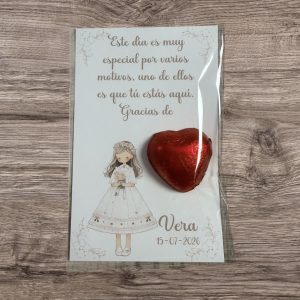 Tarjeta de agradecimiento con bombón niña ramo flores