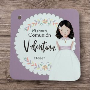 Tarjeta detalles niña flores pelo rizo